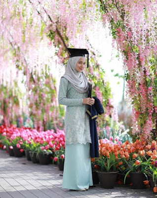 model hijab wisuda menutup dada terbaru