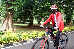 Joko Widodo Manfaat Akhir Pekan dengan Bersepeda di Istana dan Kebun Raya Bogor