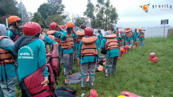 pengarahan arung jeram termasuk peralatan dll