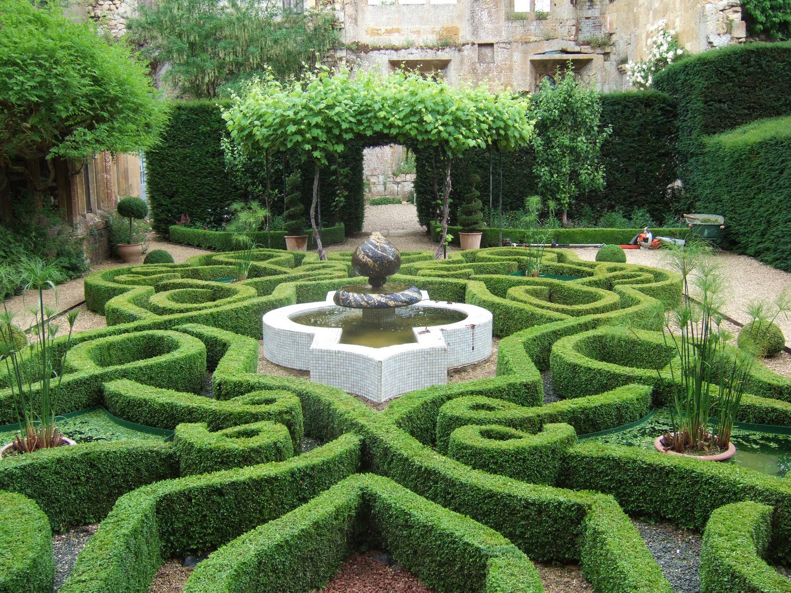 Knot garden