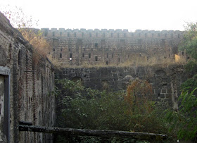 ruins of the Sardar Purandare Wada at Saswad