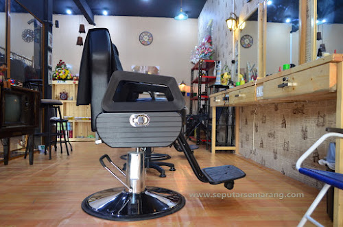 De Vintage Barbershop Concept Store Seputar Semarang