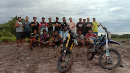  Billy Welsan Bersama Rekan Komunitas Pecinta Motor Trail Buat Sirkuit Motocross di Eks Lapter Sintang