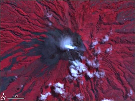 Foto Letusan Gunung Merapi Bidikan NASA