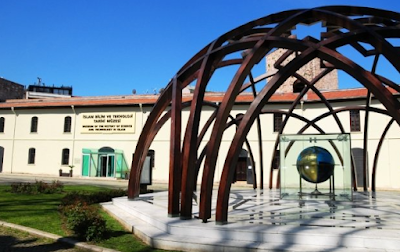 İstanbul İslam Bilim ve Teknoloji Tarihi Müzesi, Gülhane Parkı içindeki Has Ahırlar Binası’nda, 25 Mayıs 2008'de hizmete girmiş bir müzedir. Müzede, TÜBA (Türk Bilimadamları) onursal üyelerinden ve Frankfurt Üniversitesi Öğretim Üyesi Prof.Dr. Fuat Sezgin tarafından hazırlanan, 9 ila 16’ıncı yüzyıl arasındaki müslüman bilginler tarafından icat edilmiş çeşitli bilim ve teknoloji aletleri sergilenmektedir. Müze; astronomi, saat ve denizcilik, savaş teknolojisi, tıp, madencilik, fizik, matematik ve geometri, mimari ve şehircilik, kimya ve optik, coğrafya bölümleri olmak üzere 12 bölümden oluşur.[1]