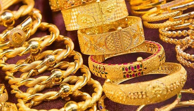  सोने खरेदीदारांसाठी आनंदाची बातमी ! 4751 रुपयांनी सोने स्वस्त; 30098 रुपयांना 10 ग्रॅम सोने खरेदी करा