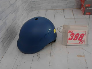 中古品　ネイビー　サイクルヘルメット　３９８円