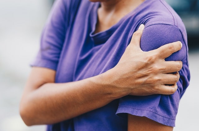 shoulder pain signs