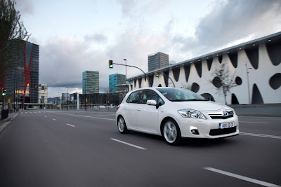 2011 Toyota Auris Hybrid First Drive