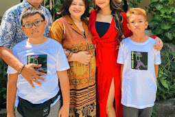 Marion Jola Rayakan Natal di Kupang 