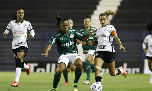 Corinthians e Palmeiras empatam e seguem no topo do futebol feminino