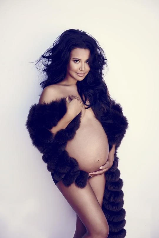 Pregnant Naya Rivera poses (nearly) nude for Yahoo! Style