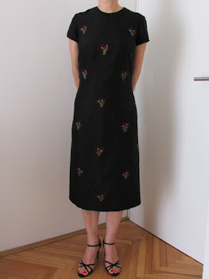 http://ladylinaland.blogspot.com/2018/05/black-silk-embroidered-dress.html