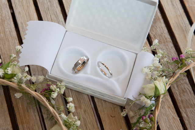 Beautiful snow-white box for the Rings