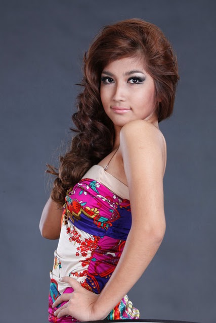Maw Phu Maung sexy in dress fashion