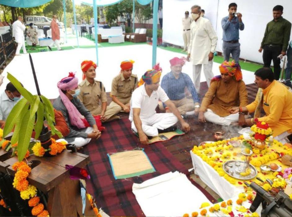 DIG Irshad Wali performed arms worship at the police line.