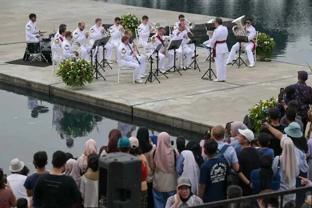 Royal Marine Band hibur Jakarta. © Fauzan/Antara
