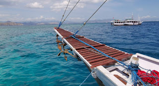 Navegando por el Parque Nacional de Komodo.