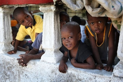 copii orfani din Haiti