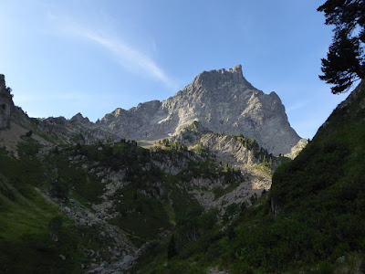 Cara norte del Midi d'Ossau subiendo hacia el circo de Moundelhs