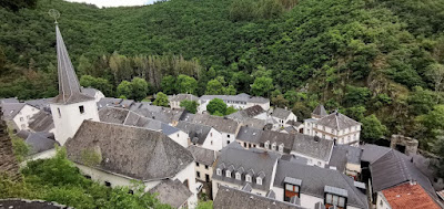 Vistas desde lo alto del castillo de Esch-sur-Sûre.