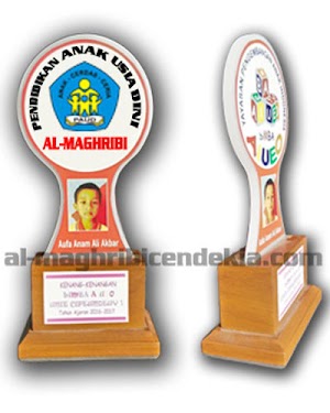 Plakat Wisuda Anak