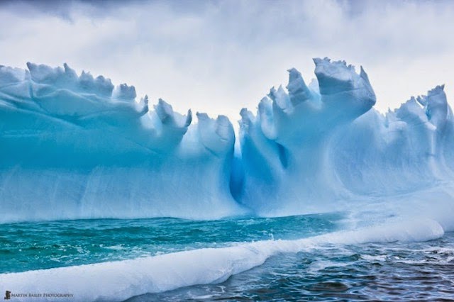 Stunning Photos of The Otherworldly Beauty of Antarctica's Iceberg
