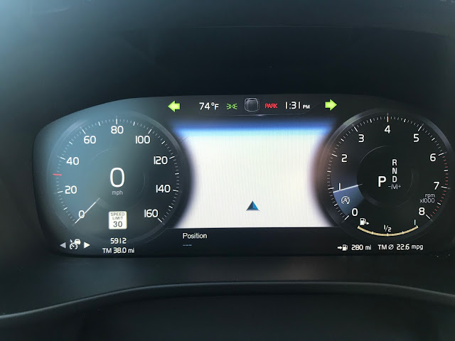 Gauge cluster in 2020 Volvo XC40 T5 AWD Inscription