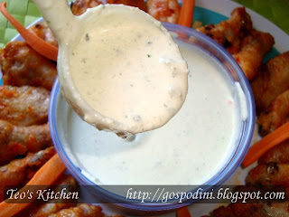 Articole culinare : Blue cheese dip (sos de branza albastra)