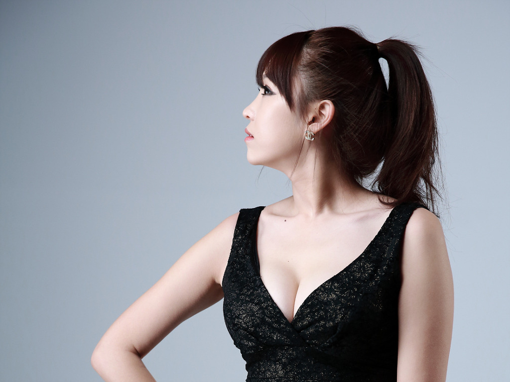 Dresses Korean Actress OH in Hye