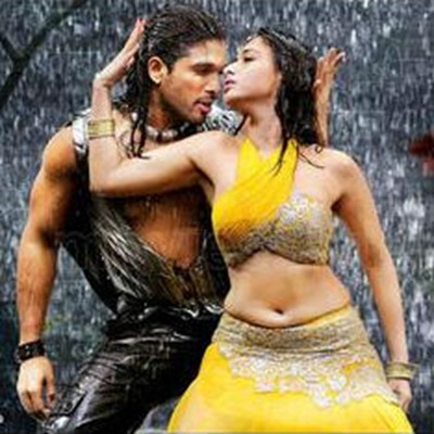 Download Badrinath Latest Movie Romantic Wallpapers 2011