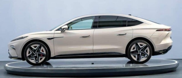 Tân binh làng xe điện mở bán chiếc SUV đẹp như mơ với mức giá khó tin, quãng đường di chuyển tới 666 km - Ảnh 2.