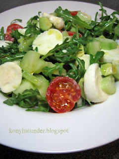 mozzarella-rocket-avocado-salad