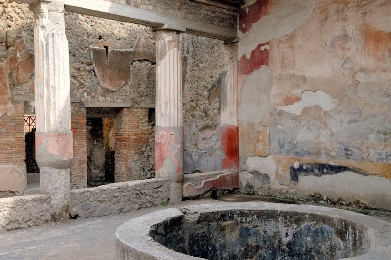 Pompeii seduces thousands with 10 new houses