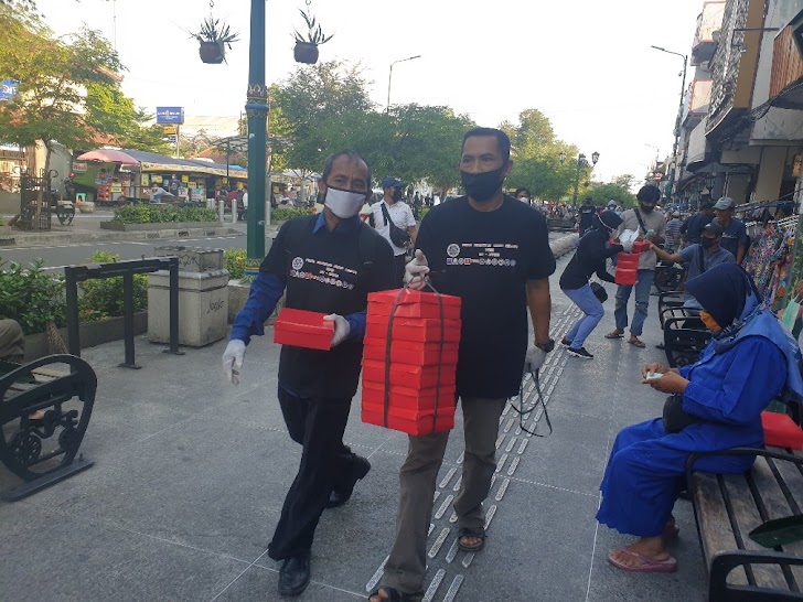 Buruh Di Yogya Gelar Aksi Bagi Takjil dan Serukan 5 Tuntutan Saat May Day