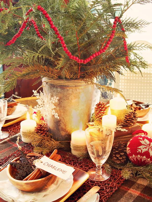  Rustic  Christmas  Table Decorations  2012 Ideas  from HGTV 