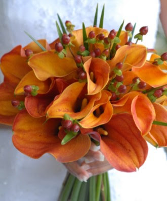  colors make this beautiful bouquet perfect for a traditional wedding