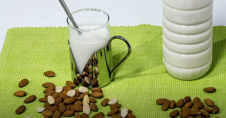 Botella con Leche de Almendras