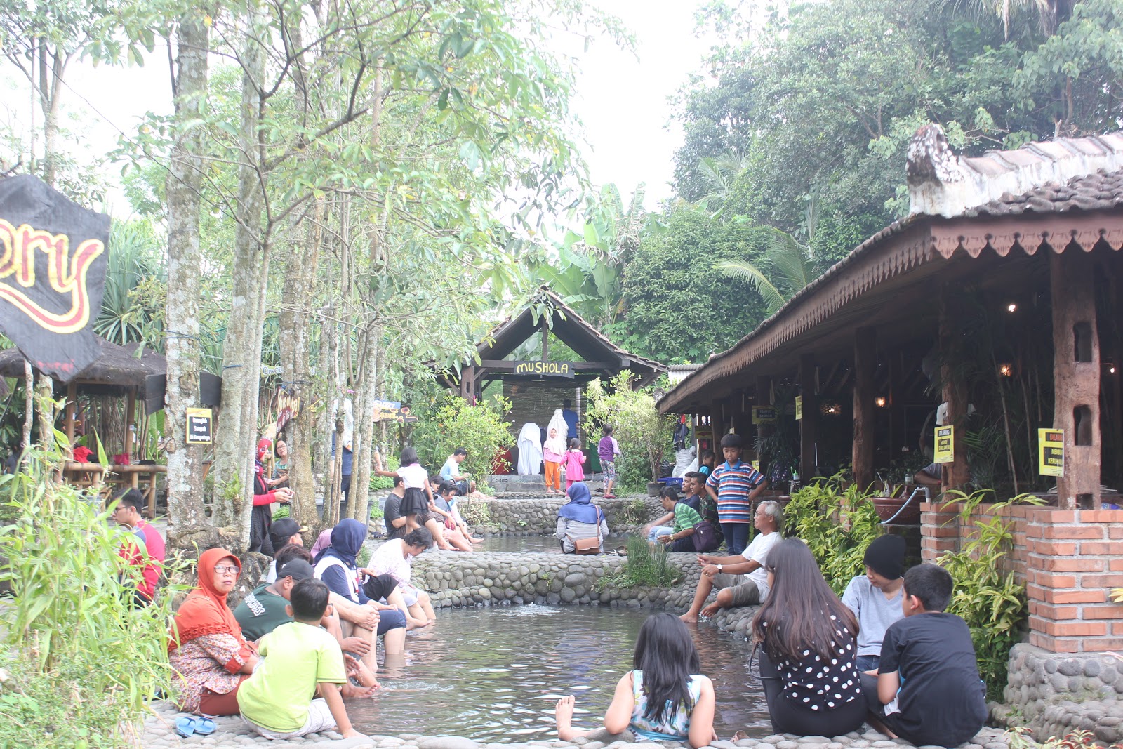  Jajan Kampung Flory Sleman Makan di Kandang Kebo Banget 