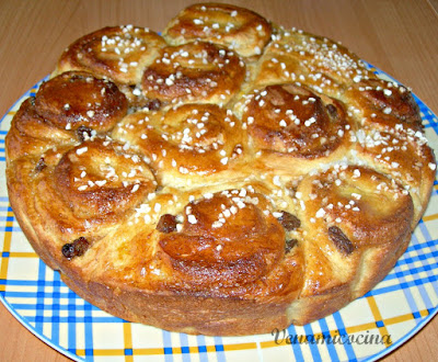 Brioche con pasas y azúcar perlado