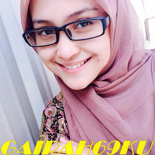 cewek manis lepas jilbab karena ketagihan ML cewek manis lepas jilbab karena ketagihan ML