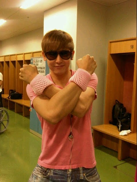 Nichkhun se transforma em Power Ranger Rosa