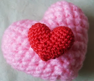 http://voodoomaggie.blogspot.com.es/2010/02/valentines-free-pattern.html