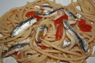 spaghetti con le acciughe