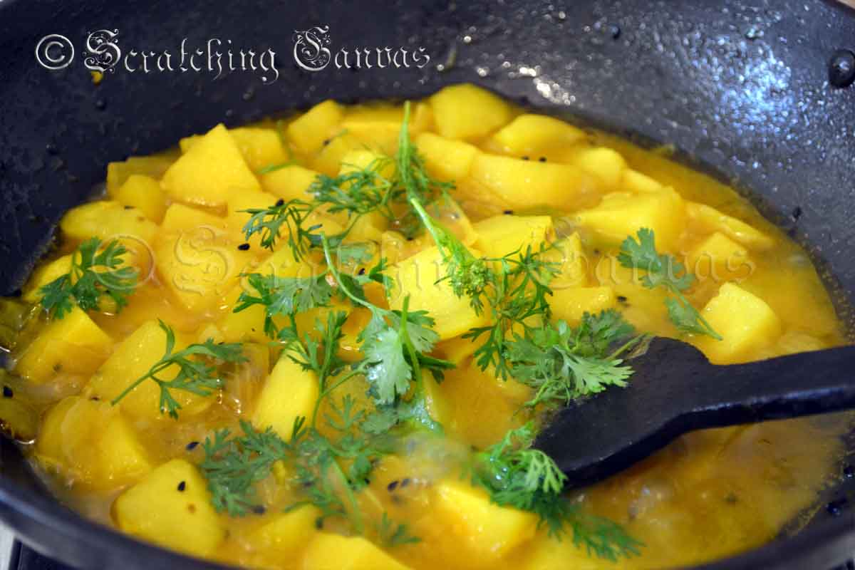 how with Onion pancake gravy make Dhonepata Recipe Alu    Potato : Tarkari  Bengali Gravy with and  to mix