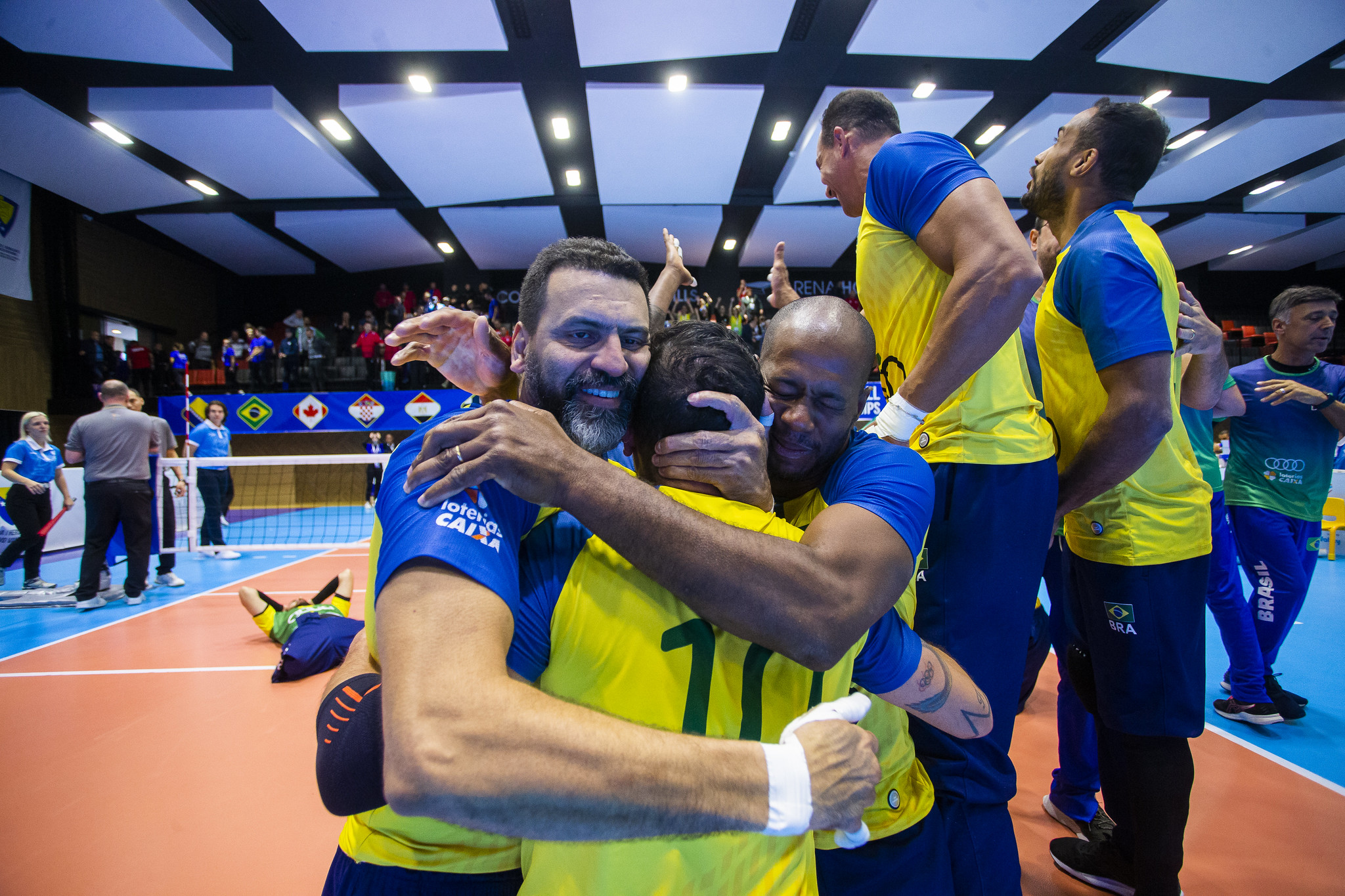 Homem mais alto do Brasil estreia no vôlei sentado por ouro em Paris