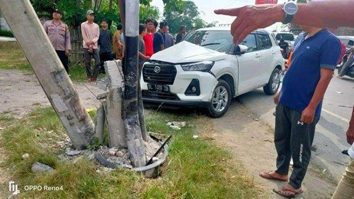 Kecelakaan Tunggal Sopir Tewas usai Mobil Daihatsu Rocky Tabrak Motor dan Tiang di Bireuen Aceh