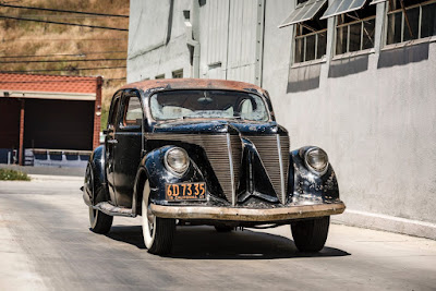 Classic Car Lincoln Zephyr V12 Twin-Grille Front Right