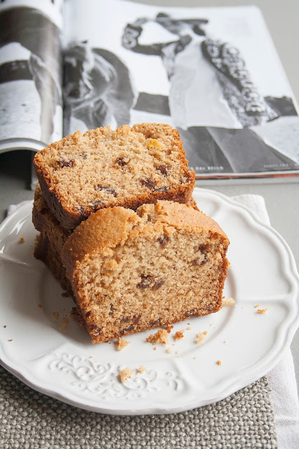 Plumcake con uvetta e tè ai frutti di bosco