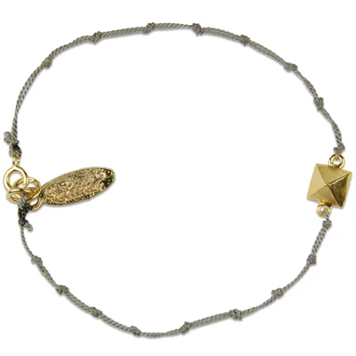 an die kette gelegt.